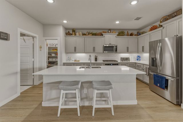 5545 Summit Creek Road, Fort Worth, TX 76126