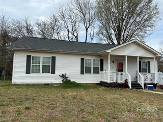 300 S Oakland Avenue, Statesville, NC 28677