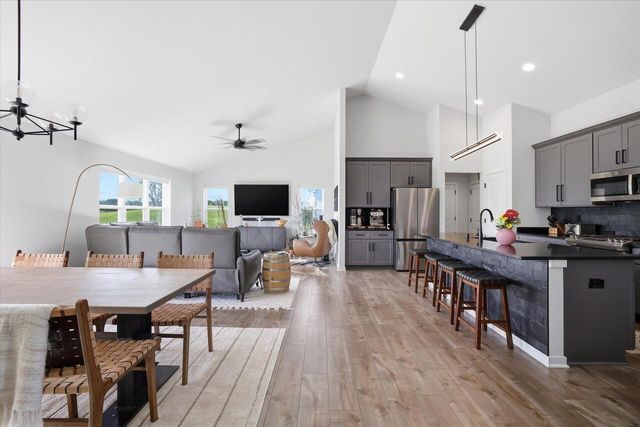 2938 Yahara DRIVE, Summit, WI 53066