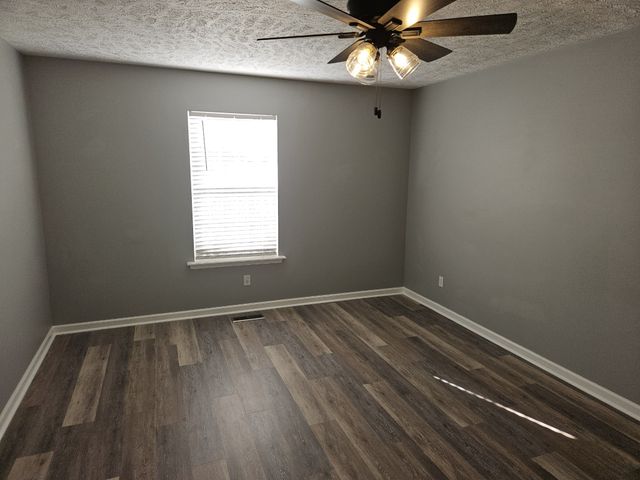 124 Wolverine Trl, La Vergne, TN 37086