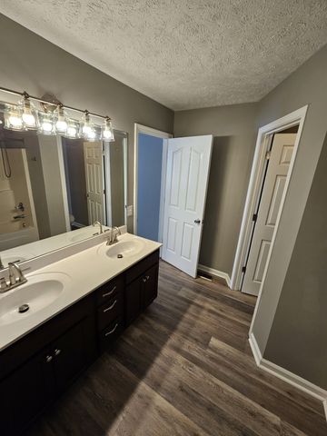 124 Wolverine Trl, La Vergne, TN 37086