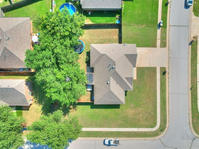 945 Fox Run Lane, Blanchard, OK 73010