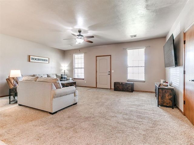 945 Fox Run Lane, Blanchard, OK 73010