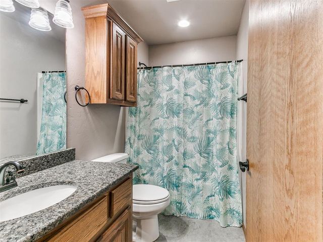 945 Fox Run Lane, Blanchard, OK 73010