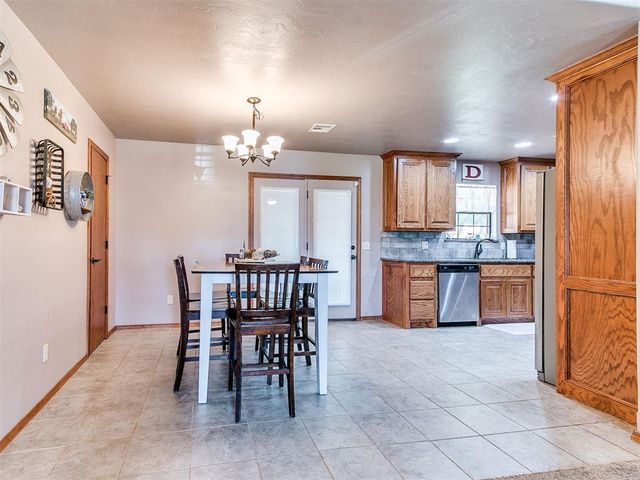 945 Fox Run Lane, Blanchard, OK 73010