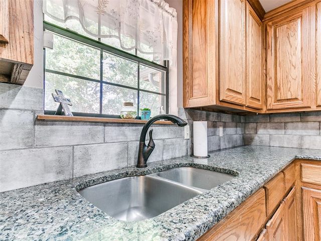 945 Fox Run Lane, Blanchard, OK 73010