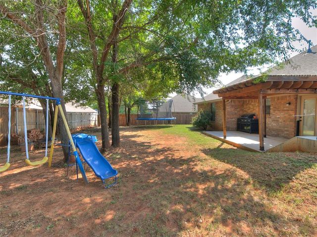 945 Fox Run Lane, Blanchard, OK 73010