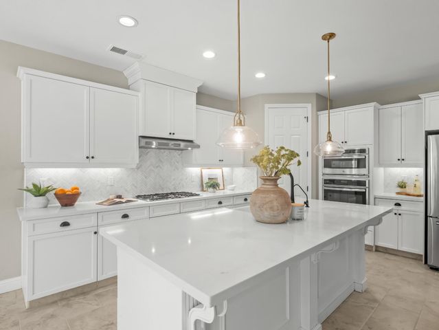 1970 N Langley, Clovis, CA 93619