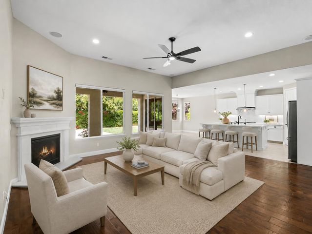 1970 N Langley, Clovis, CA 93619