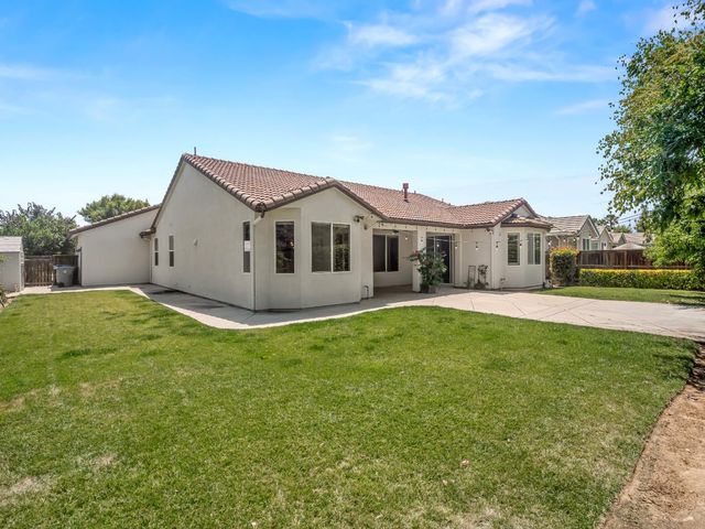 1970 N Langley, Clovis, CA 93619