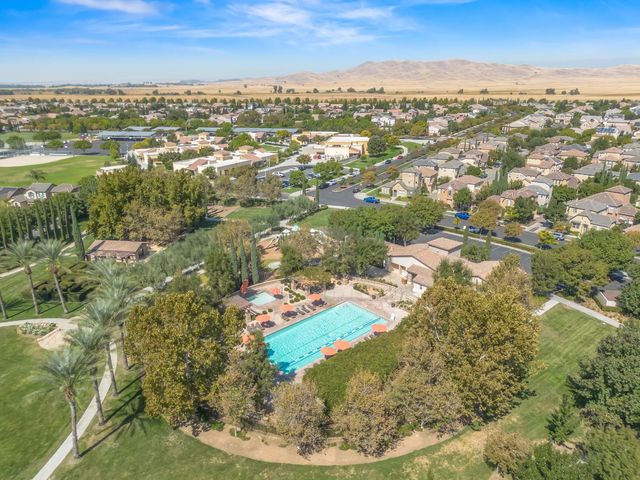 1970 N Langley, Clovis, CA 93619