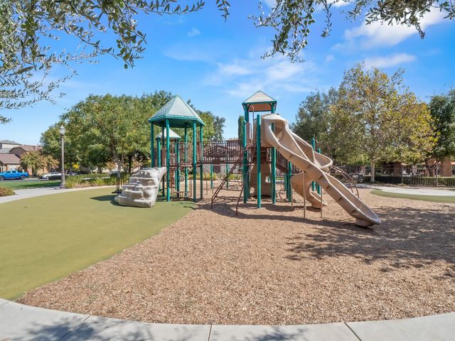 1970 N Langley, Clovis, CA 93619