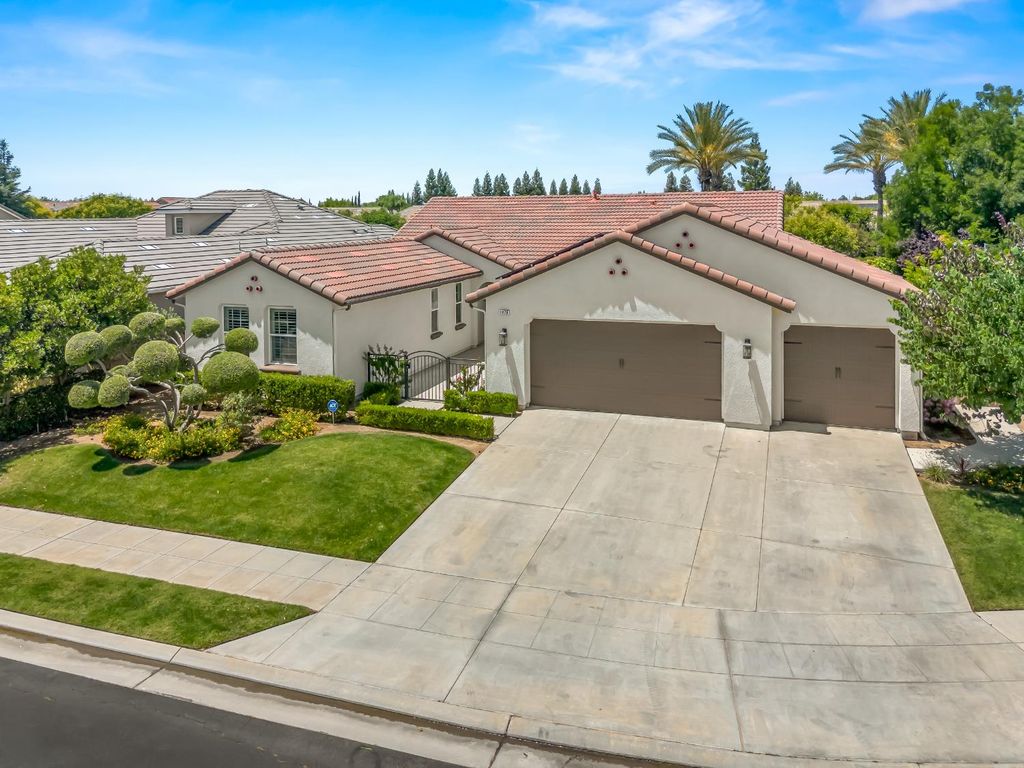 Image 1 of property listing at 1970 N Langley, Clovis, CA 93619