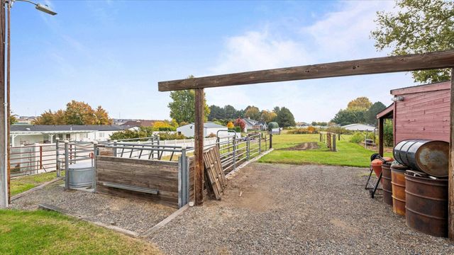 7715 W Dradie St, Pasco, WA 99301