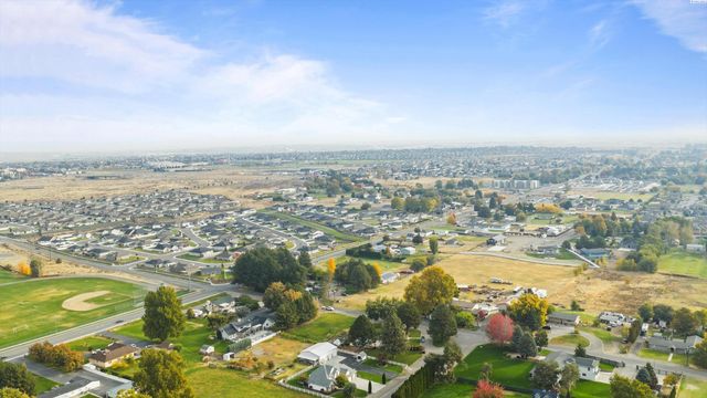 7715 W Dradie St, Pasco, WA 99301