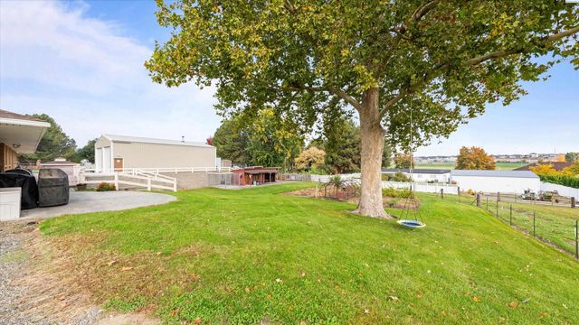 7715 W Dradie St, Pasco, WA 99301