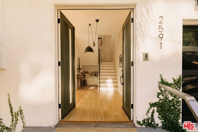 2591 Leicester Drive, Los Angeles, CA 90046