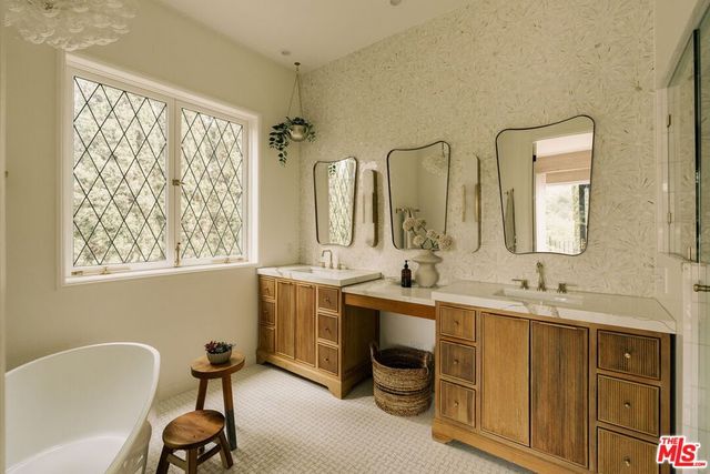 2591 Leicester Drive, Los Angeles, CA 90046