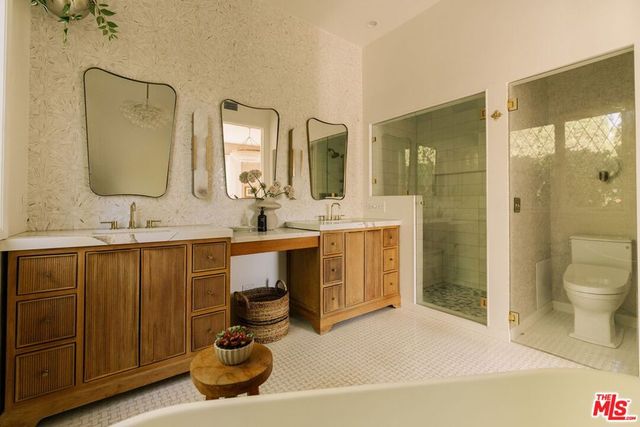 2591 Leicester Drive, Los Angeles, CA 90046