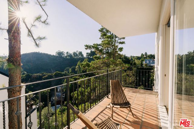 2591 Leicester Drive, Los Angeles, CA 90046