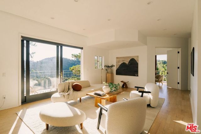 2591 Leicester Drive, Los Angeles, CA 90046