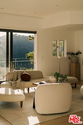 2591 Leicester Drive, Los Angeles, CA 90046