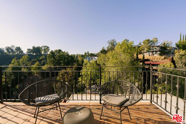 2591 Leicester Drive, Los Angeles, CA 90046