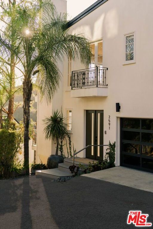 2591 Leicester Drive, Los Angeles, CA 90046