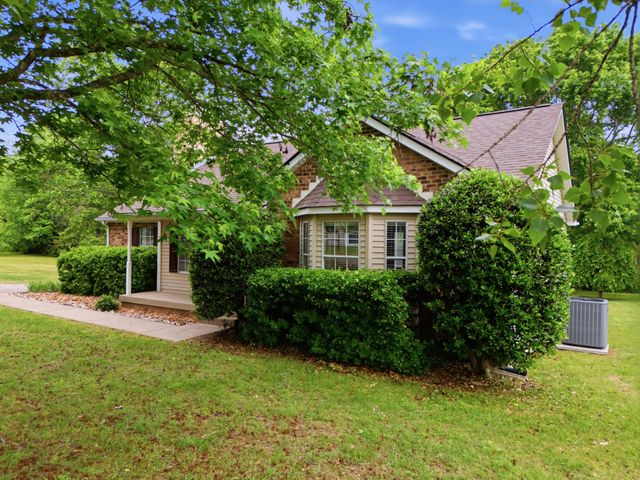 1019 Willowbank Dr, S, Ashland City, TN 37015