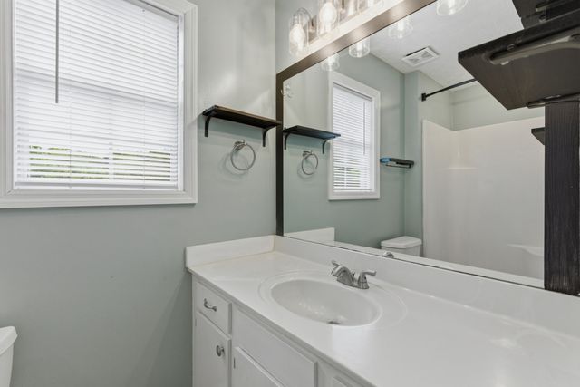 1019 Willowbank Dr, S, Ashland City, TN 37015