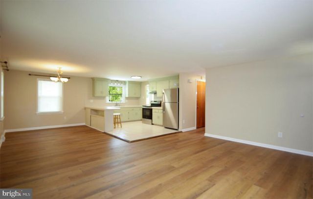 201 CRESCENT BLVD, Millville, NJ 08332