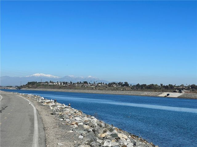 18886 Mount Walton Circle, Fountain Valley, CA 92708