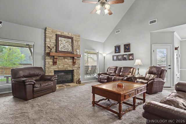 4035 W Twin Oaks Place, Broken Arrow, OK 74011