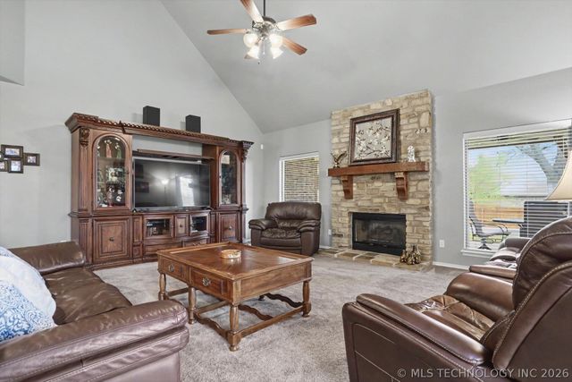 4035 W Twin Oaks Place, Broken Arrow, OK 74011