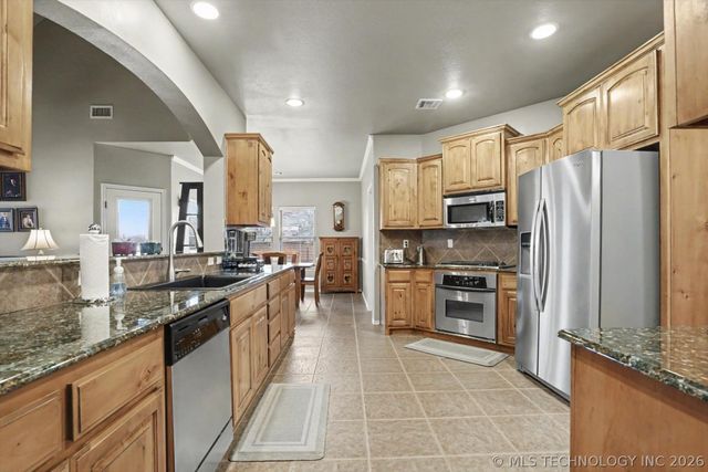 4035 W Twin Oaks Place, Broken Arrow, OK 74011