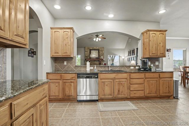 4035 W Twin Oaks Place, Broken Arrow, OK 74011