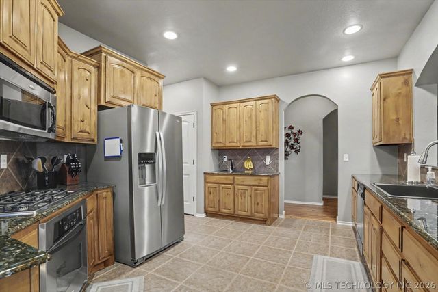 4035 W Twin Oaks Place, Broken Arrow, OK 74011