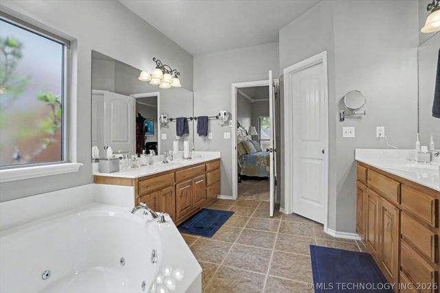 4035 W Twin Oaks Place, Broken Arrow, OK 74011