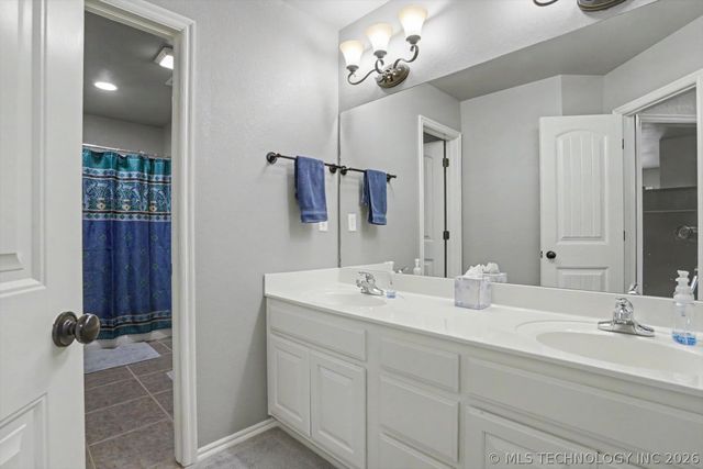 4035 W Twin Oaks Place, Broken Arrow, OK 74011