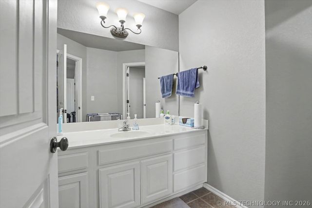 4035 W Twin Oaks Place, Broken Arrow, OK 74011