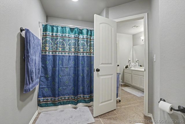 4035 W Twin Oaks Place, Broken Arrow, OK 74011