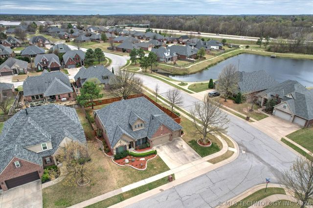 4035 W Twin Oaks Place, Broken Arrow, OK 74011