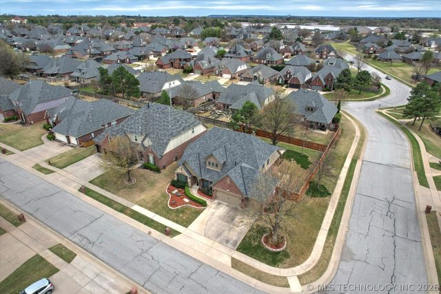 4035 W Twin Oaks Place, Broken Arrow, OK 74011