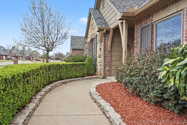 4035 W Twin Oaks Place, Broken Arrow, OK 74011