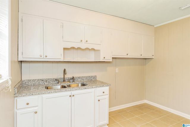 908 S HAMMETT AVENUE, Sylacauga, AL 35150