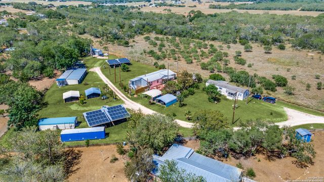 8325 Fm 327, Elmendorf, TX 78112