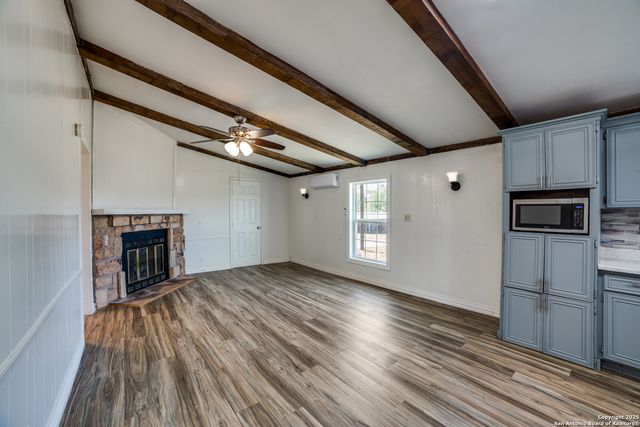 8325 Fm 327, Elmendorf, TX 78112