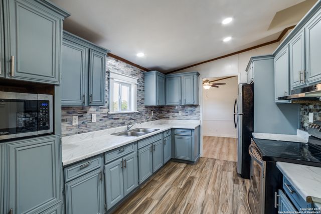 8325 Fm 327, Elmendorf, TX 78112