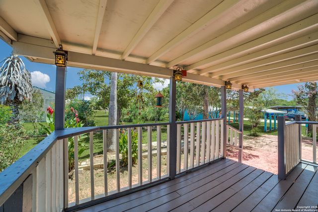 8325 Fm 327, Elmendorf, TX 78112