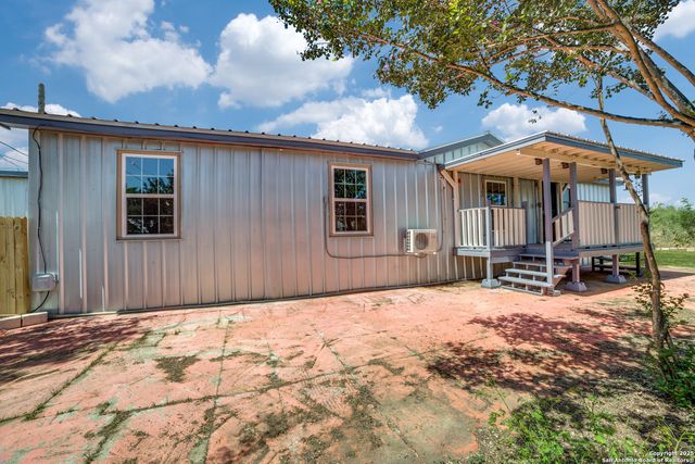 8325 Fm 327, Elmendorf, TX 78112